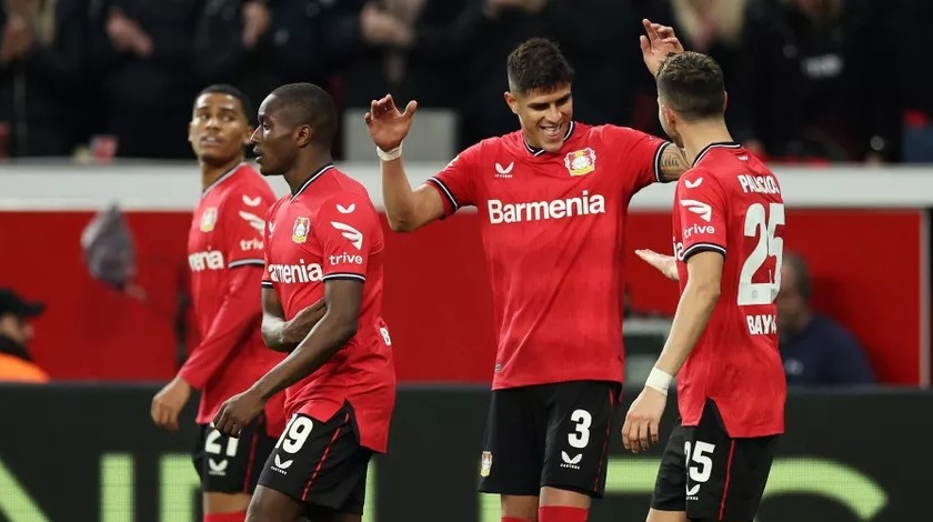 Bayer Leverkusen and Argentina world cup winner Exequel Palacios haunted Bayern Munich in the Bundesliga league game by scoring two penalties sustaining BVB top